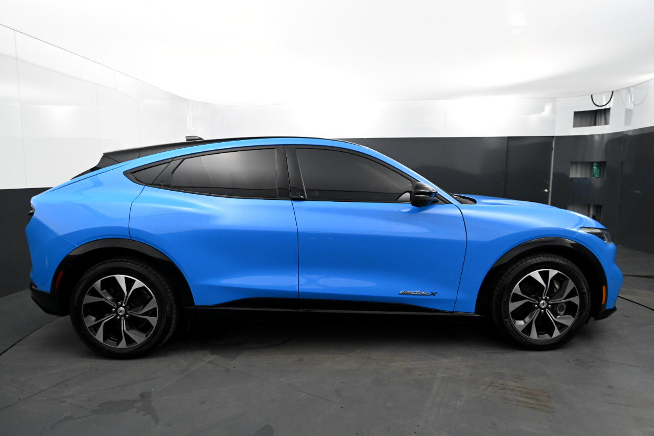 Vehicle image 4 of 48