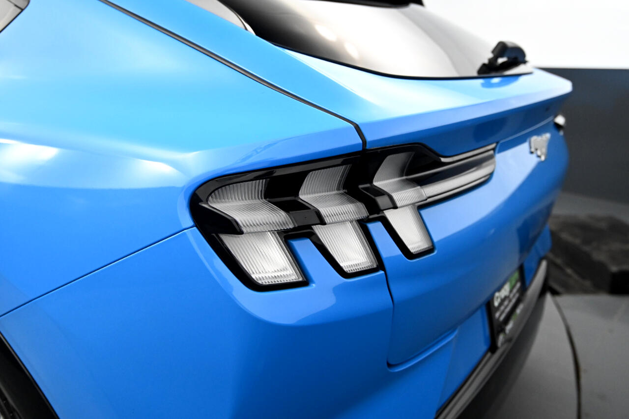 Vehicle image 15 of 48