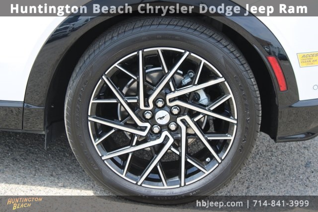 Vehicle image 8 of 43