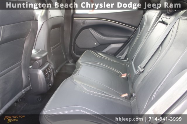 Vehicle image 37 of 43
