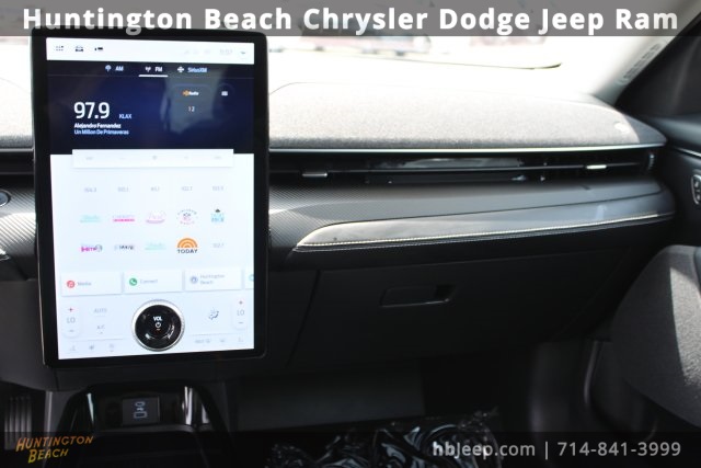 Vehicle image 16 of 43
