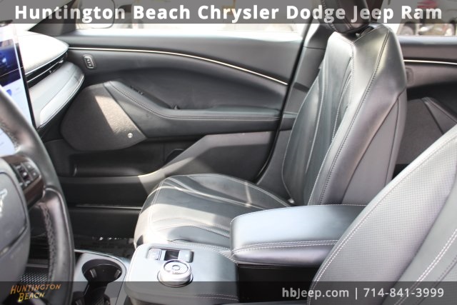 Vehicle image 33 of 43