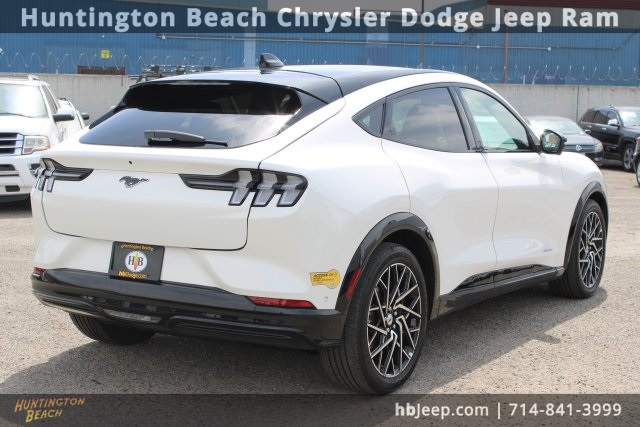 Vehicle image 4 of 43