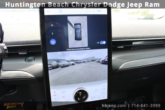 Vehicle image 29 of 43