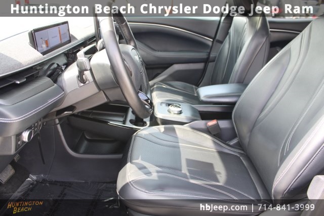 Vehicle image 34 of 43