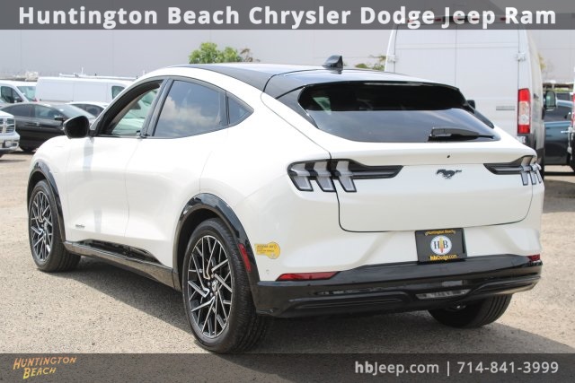 Vehicle image 6 of 43
