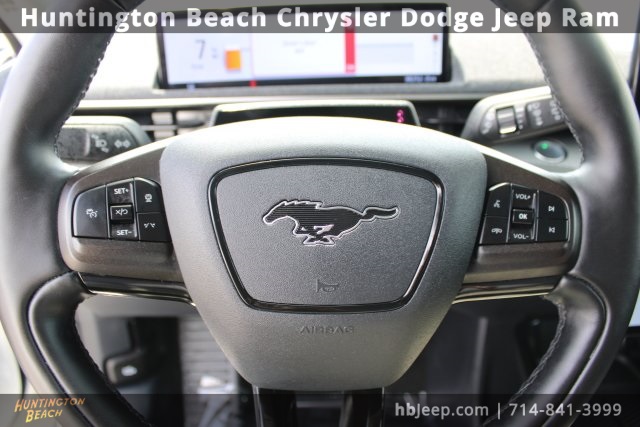 Vehicle image 21 of 43
