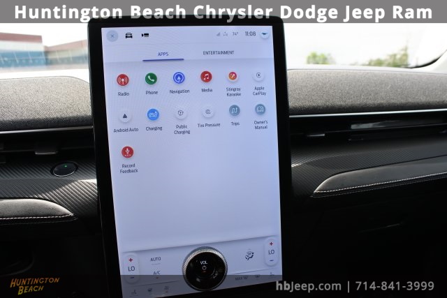 Vehicle image 27 of 43