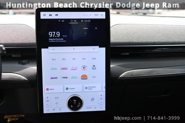 Vehicle image 17 of 43
