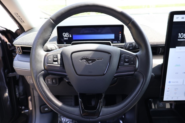 Vehicle image 17 of 29