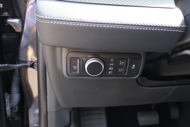 Vehicle image 21 of 29