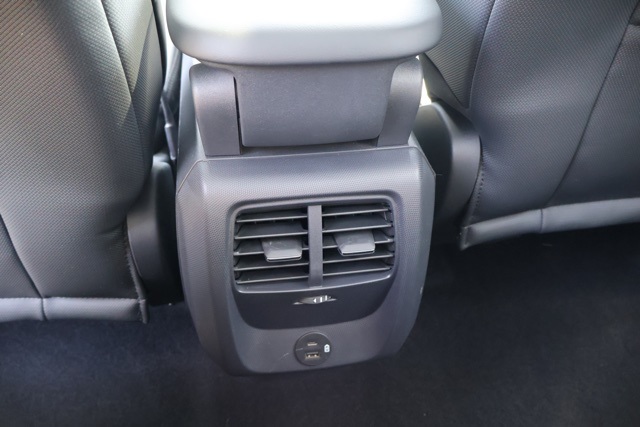 Vehicle image 23 of 29