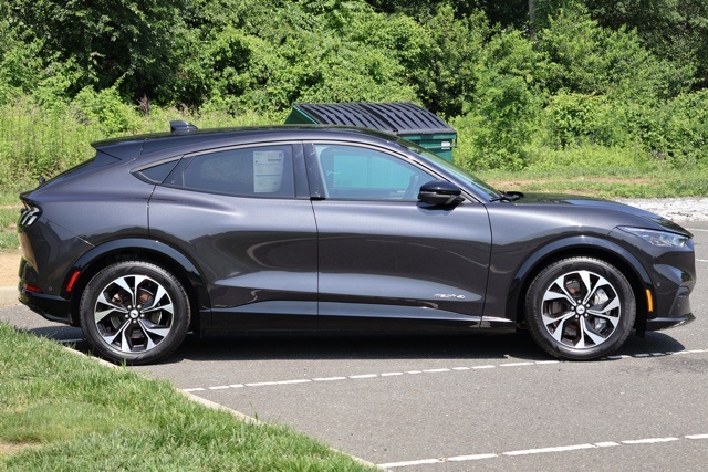 Vehicle image 4 of 29