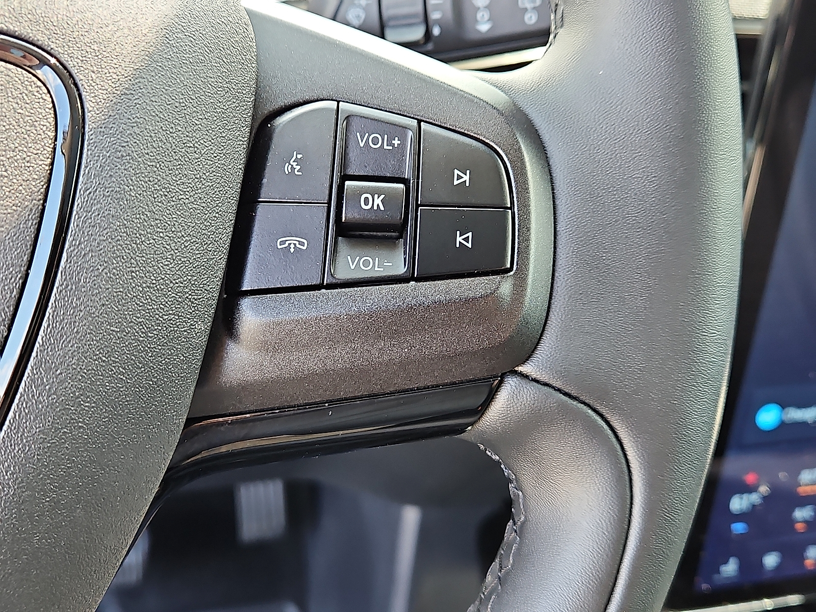Vehicle image 23 of 31