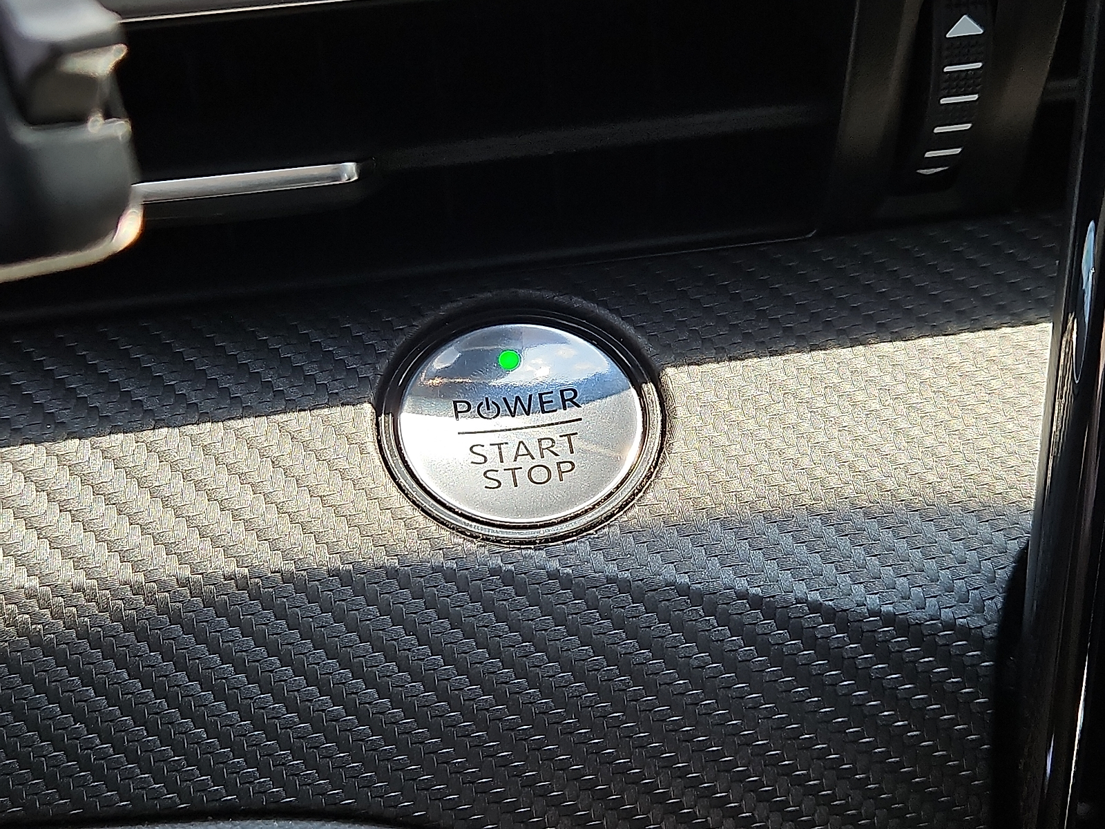 Vehicle image 25 of 31