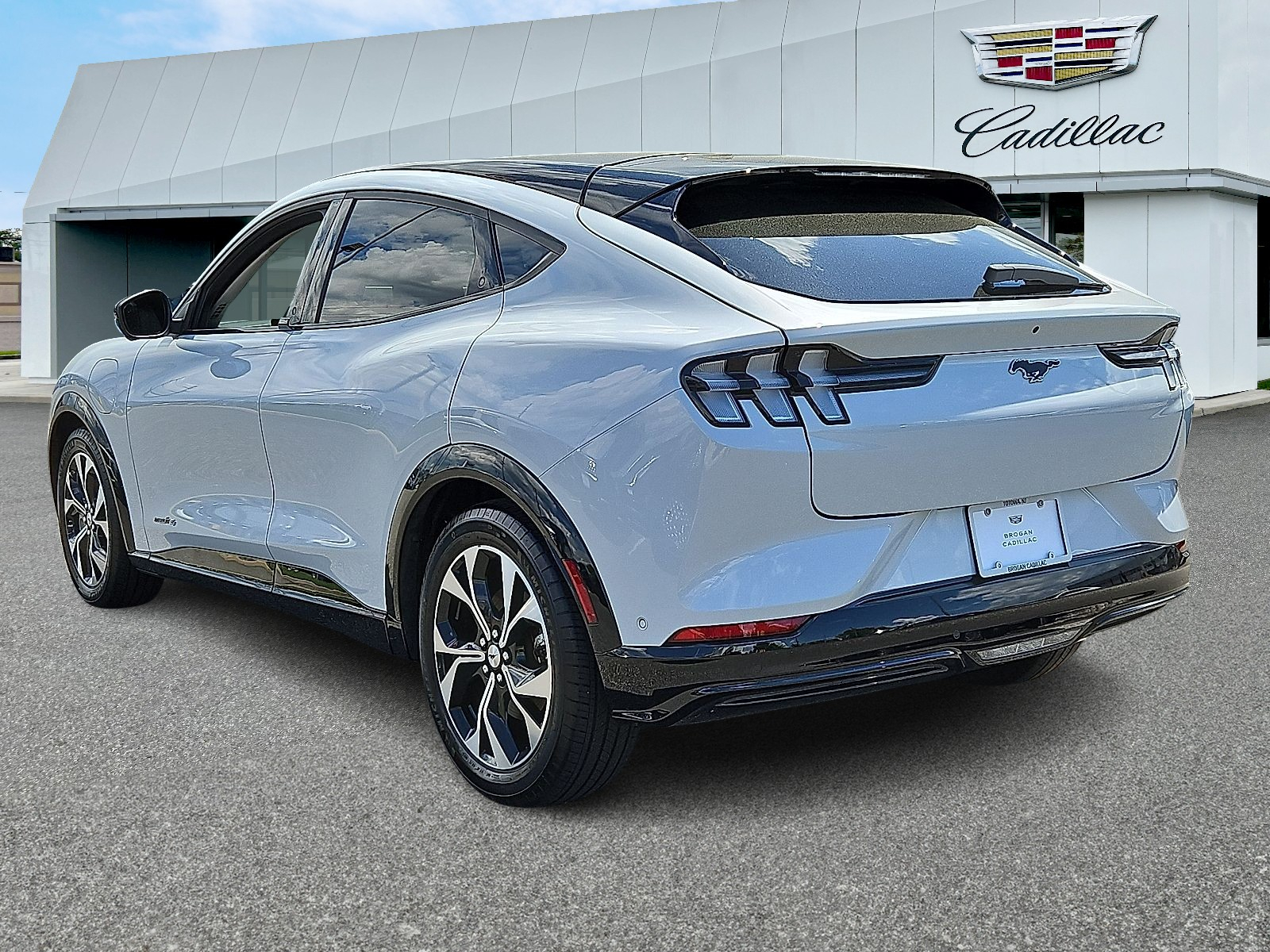 Vehicle image 7 of 31