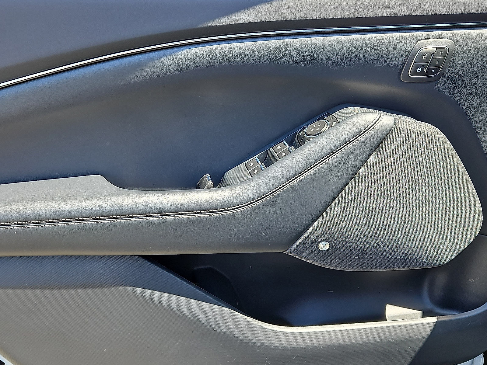 Vehicle image 13 of 31