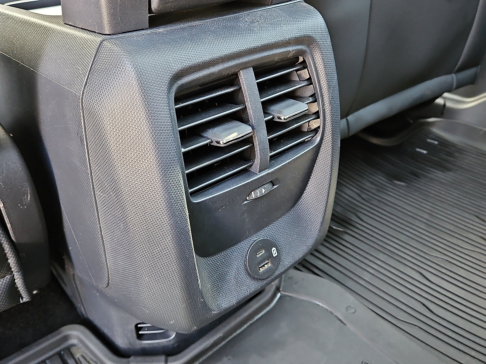 Vehicle image 11 of 31