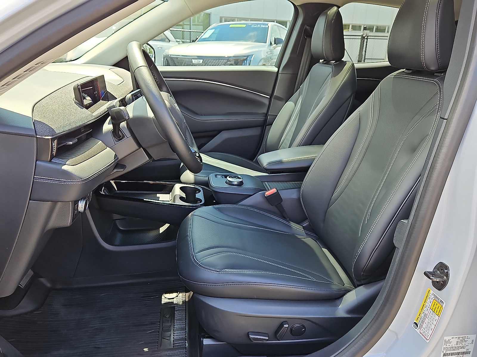 Vehicle image 14 of 31