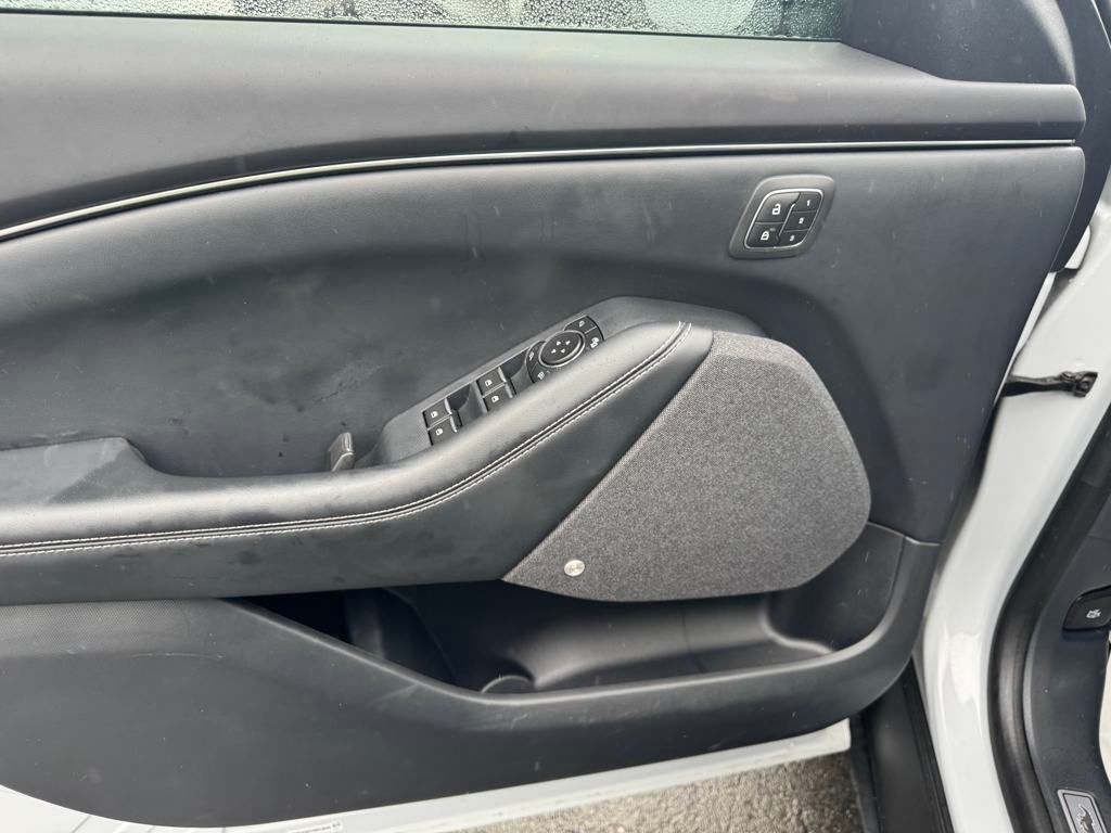 Vehicle image 12 of 19