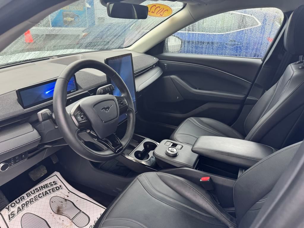 Vehicle image 9 of 19