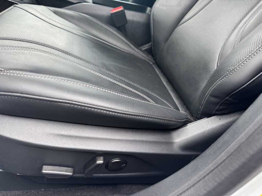Vehicle image 11 of 19