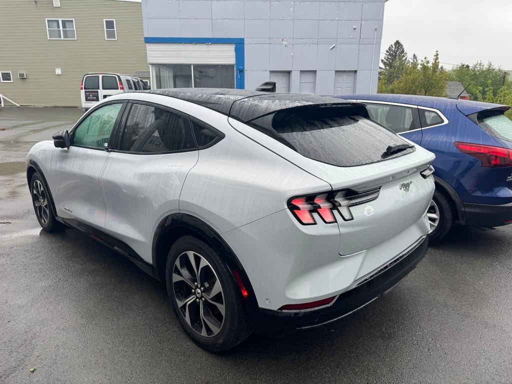 Vehicle image 7 of 19