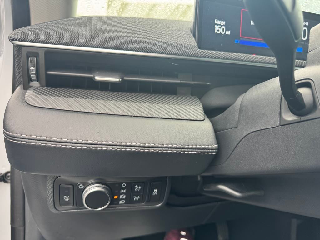 Vehicle image 13 of 19