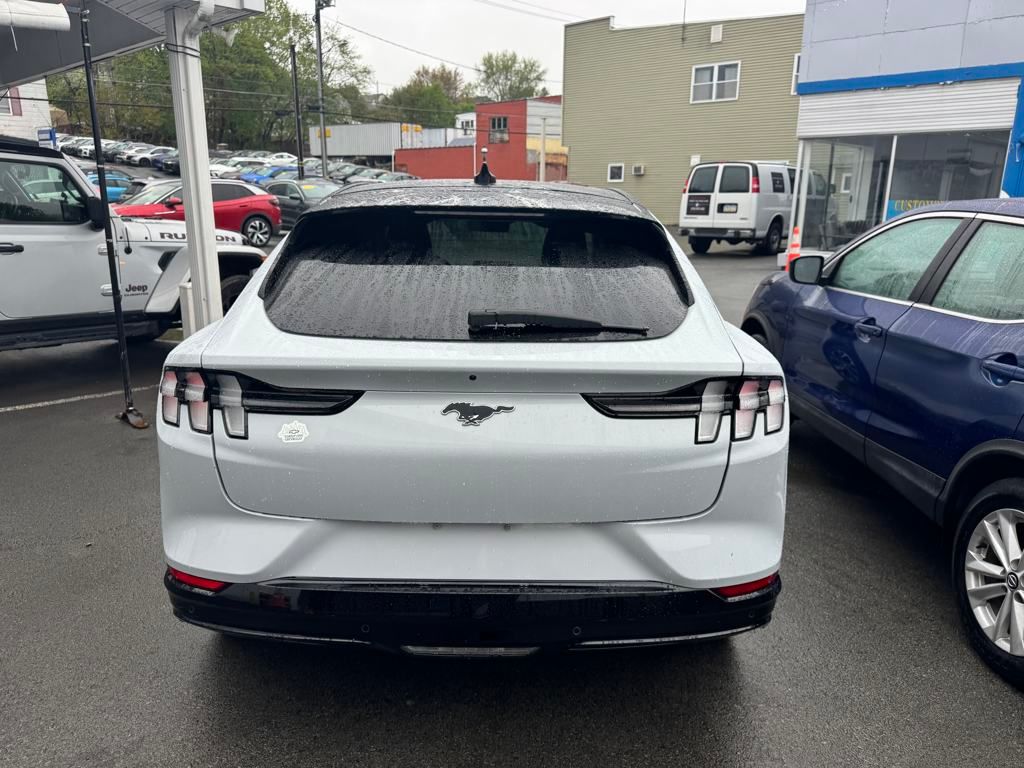 Vehicle image 6 of 19