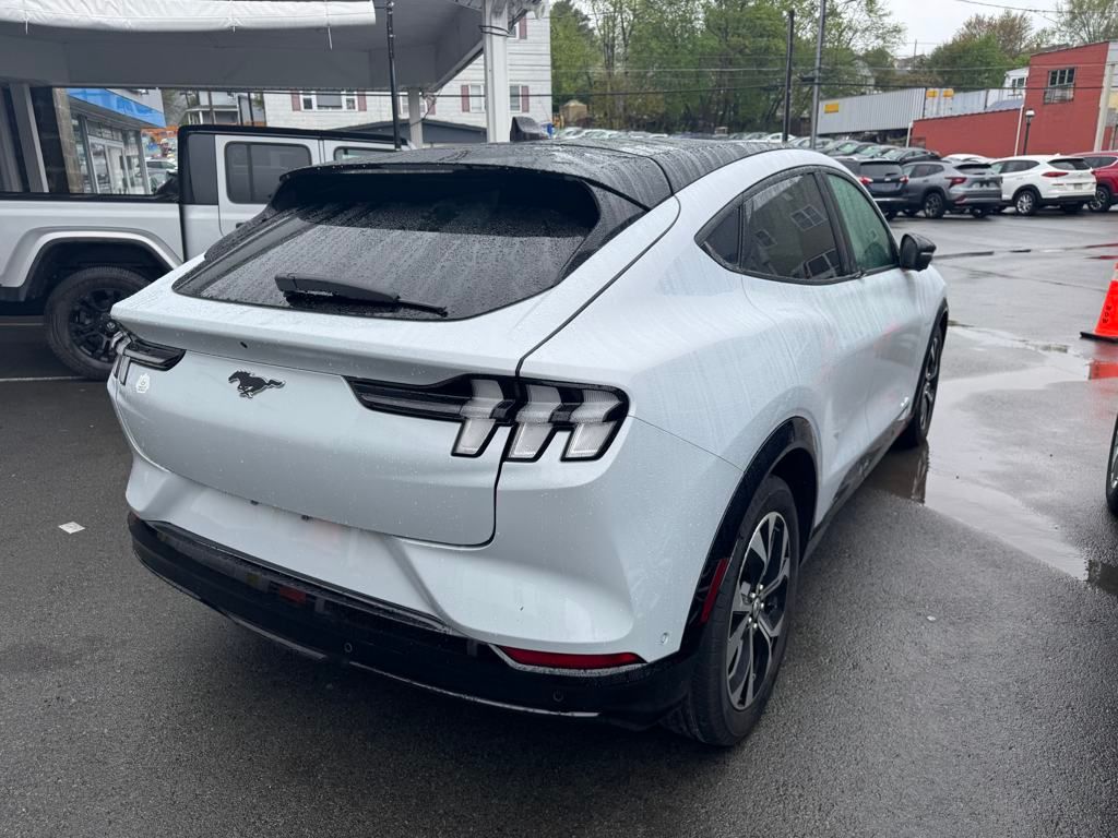 Vehicle image 5 of 19