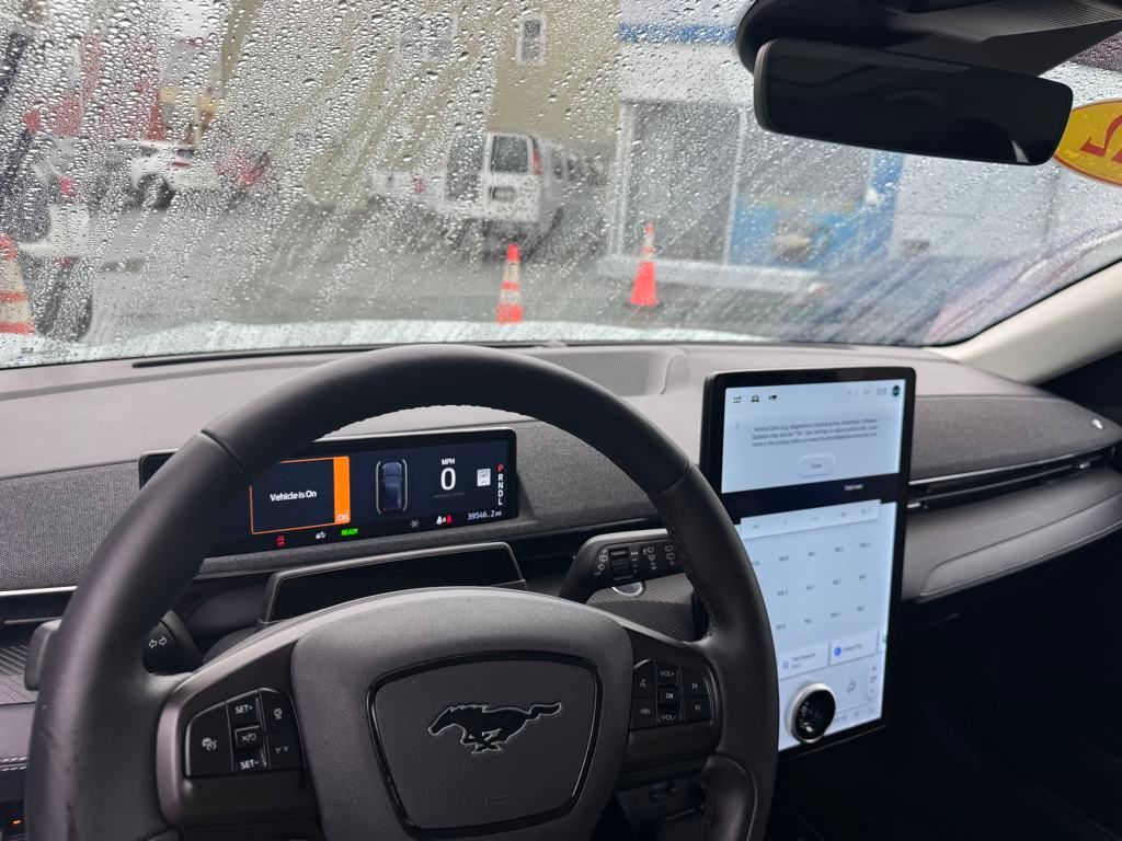 Vehicle image 18 of 19