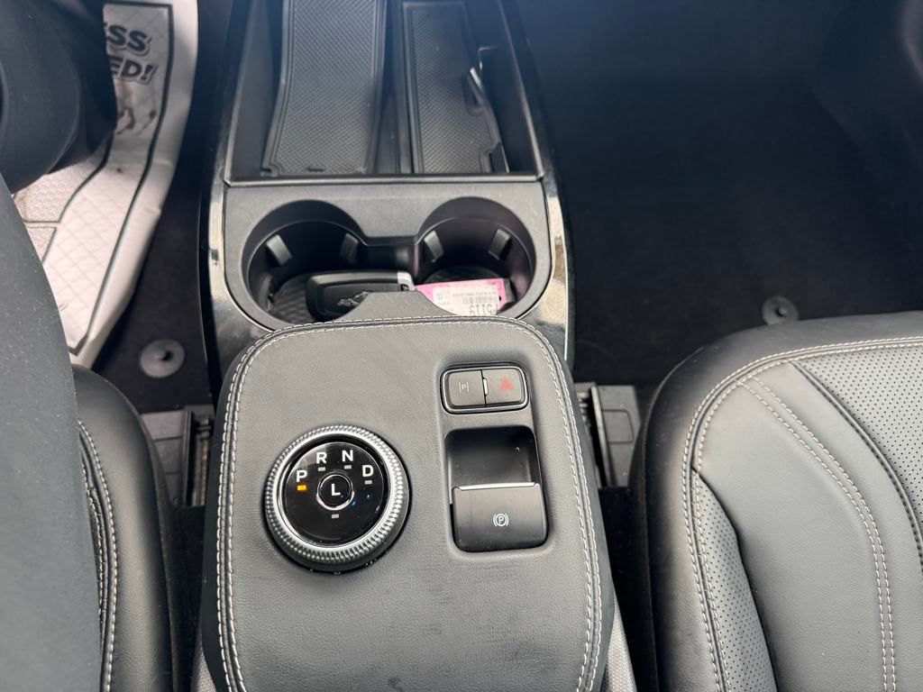 Vehicle image 17 of 19