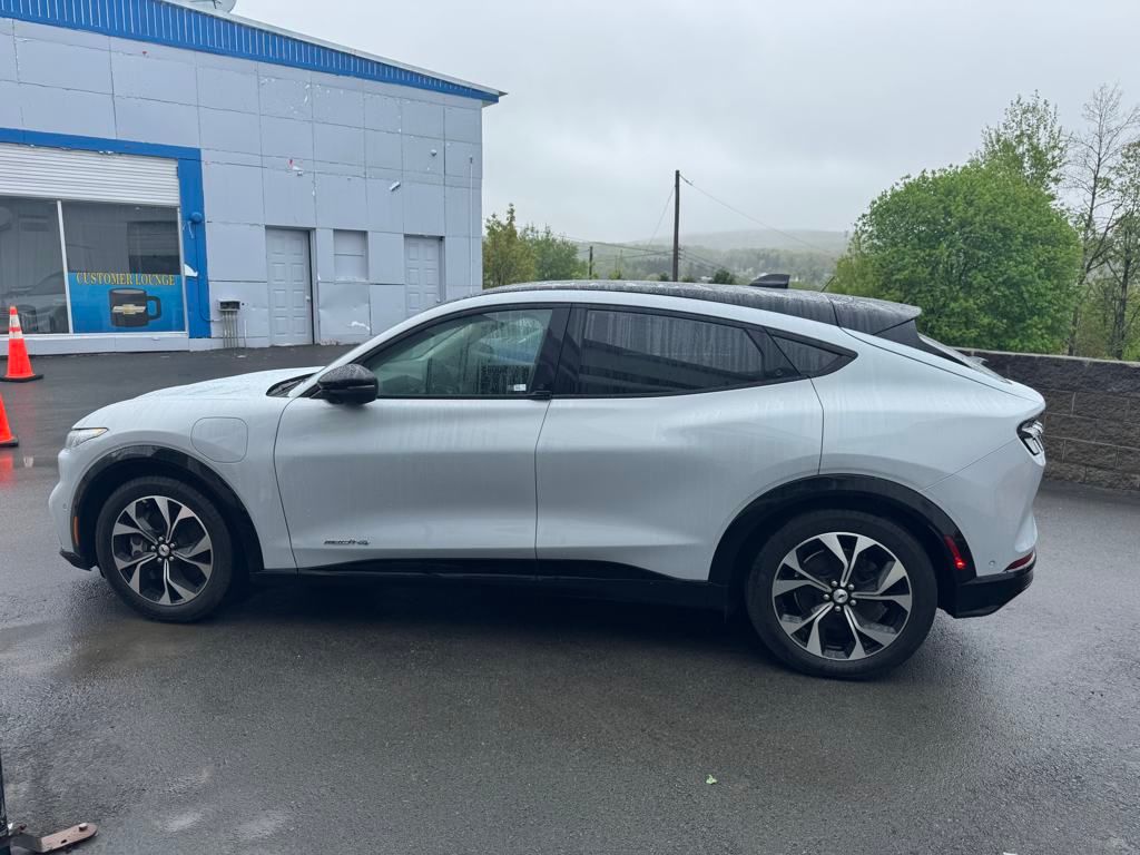 Vehicle image 8 of 19