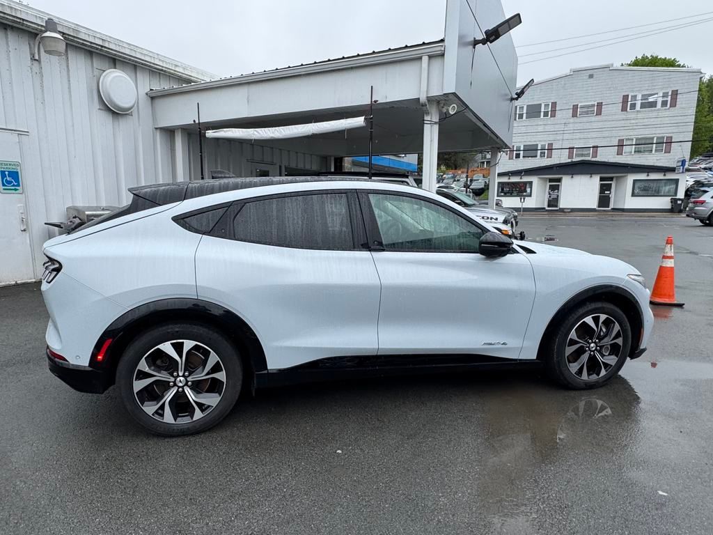 Vehicle image 4 of 19