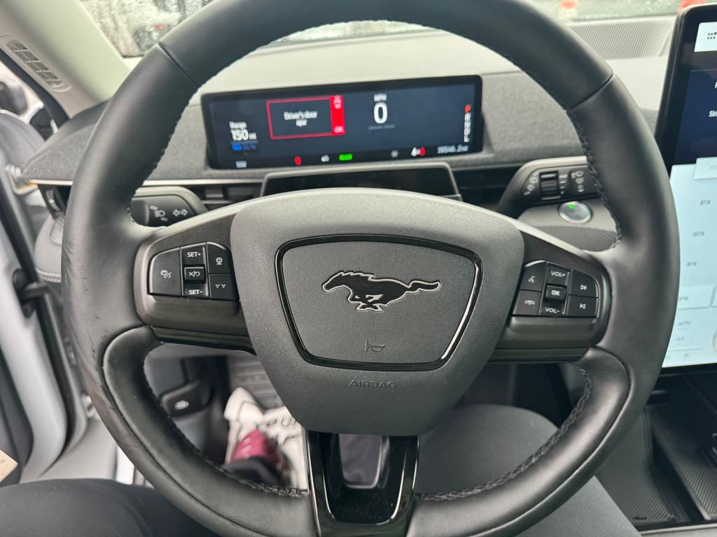 Vehicle image 14 of 19