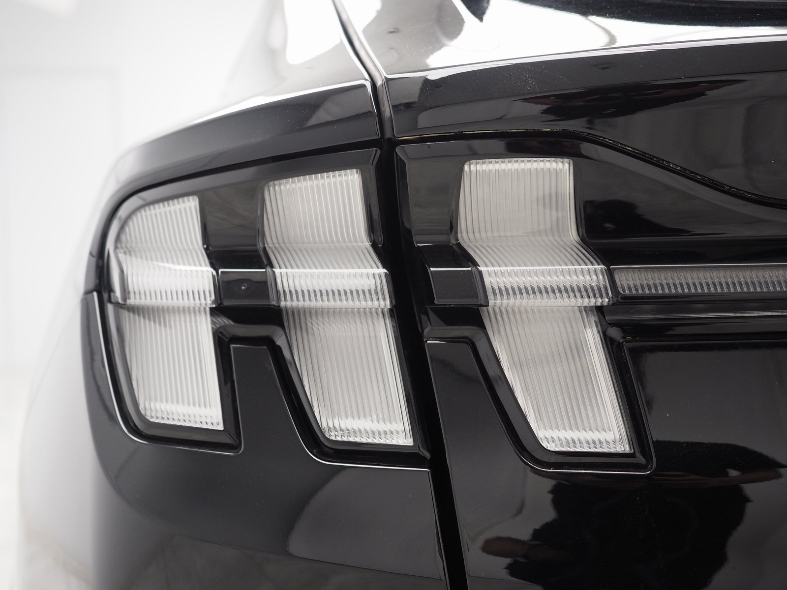 Vehicle image 10 of 40