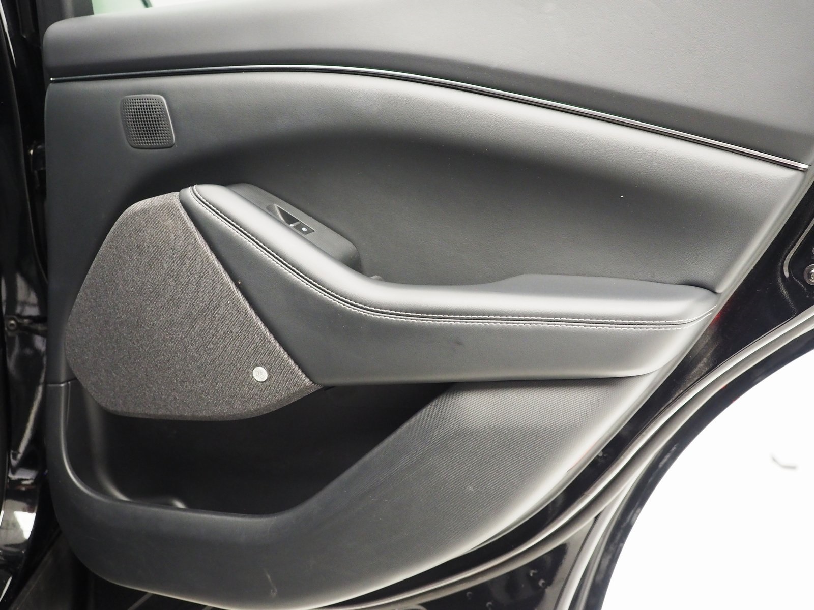 Vehicle image 17 of 40