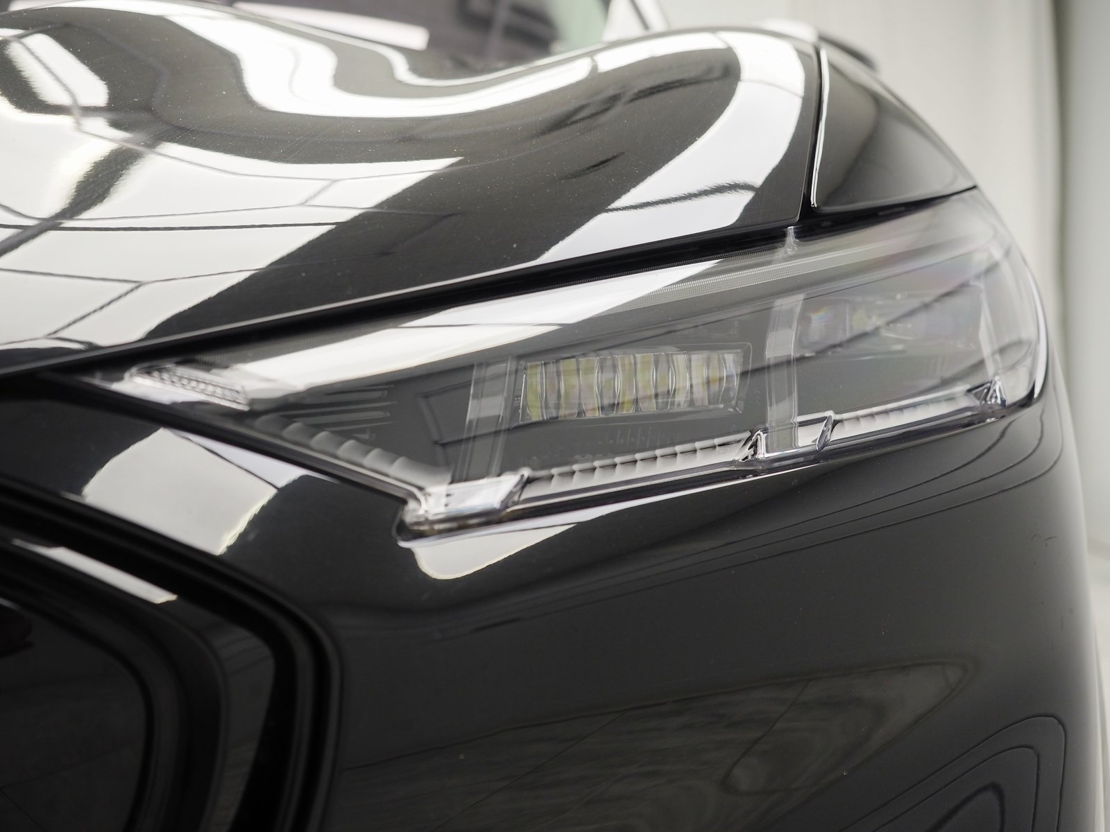 Vehicle image 9 of 40