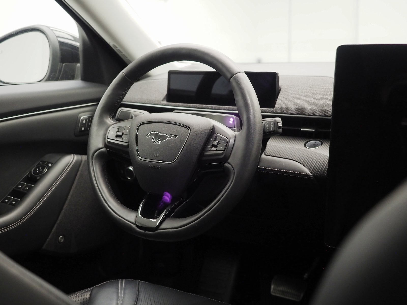 Vehicle image 24 of 40