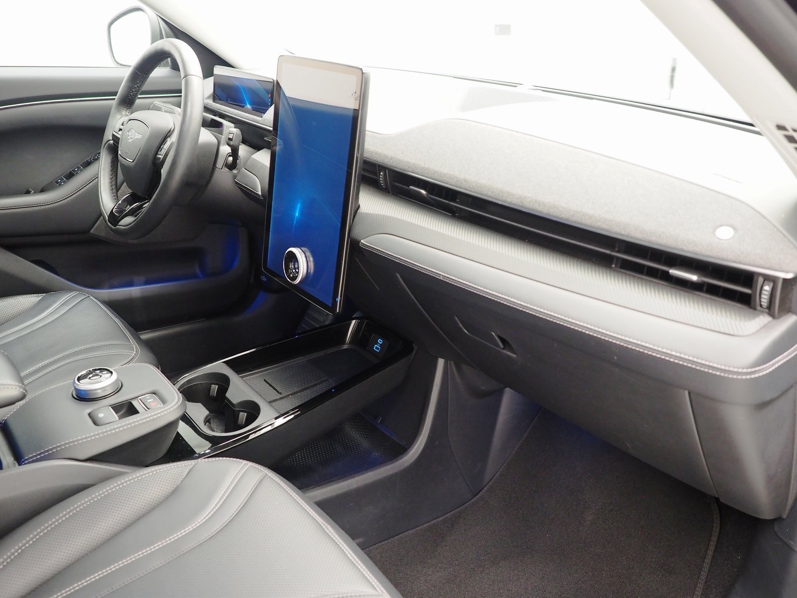 Vehicle image 23 of 40