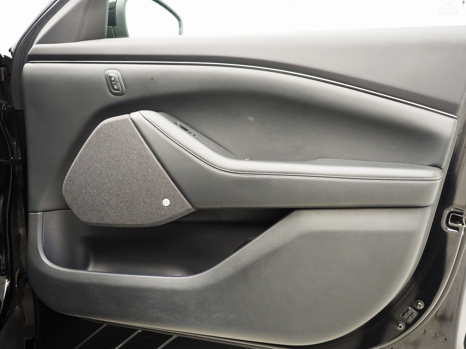 Vehicle image 16 of 40