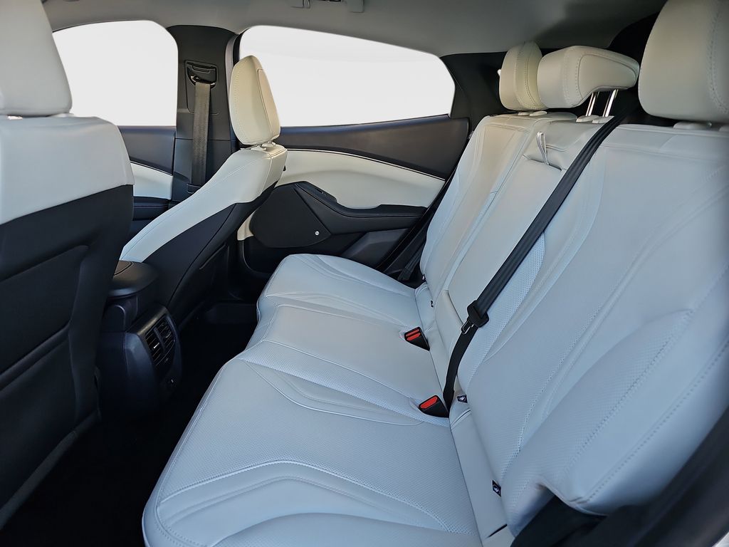 Vehicle image 21 of 25