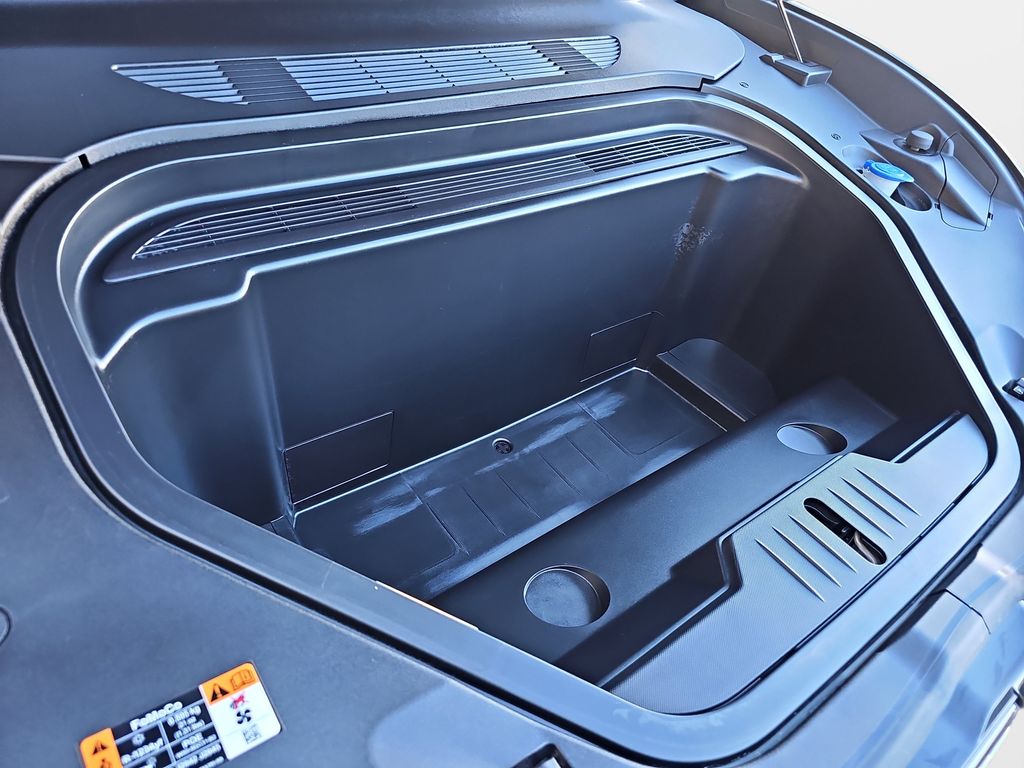 Vehicle image 23 of 25