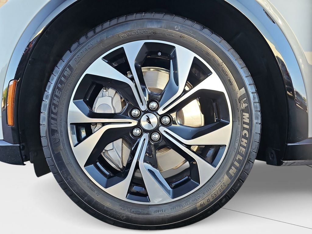 Vehicle image 24 of 25