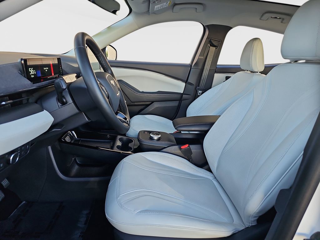 Vehicle image 17 of 25