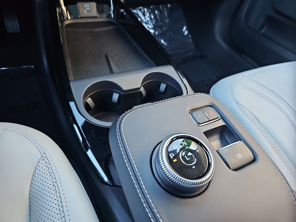 Vehicle image 16 of 25