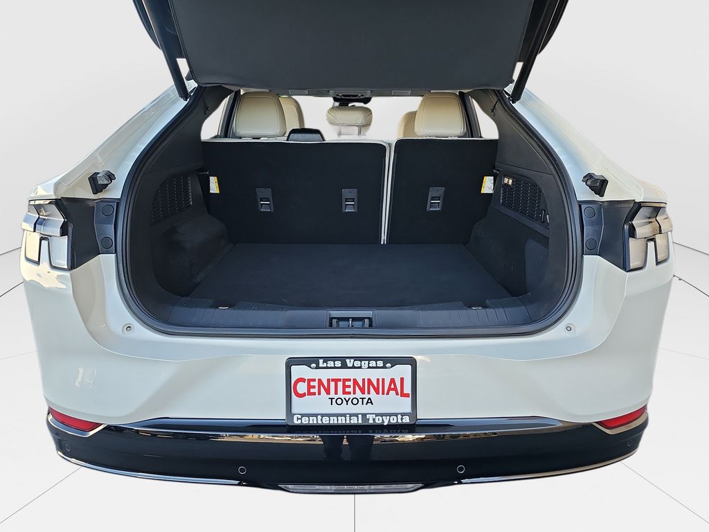 Vehicle image 22 of 25
