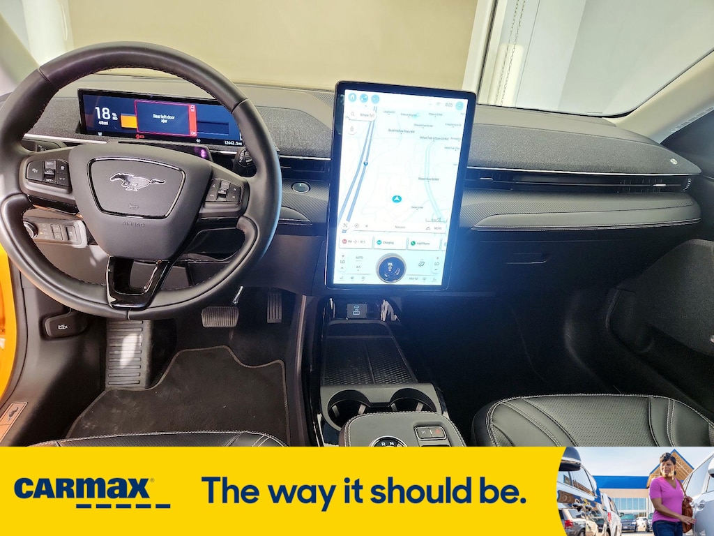 Vehicle image 11 of 29