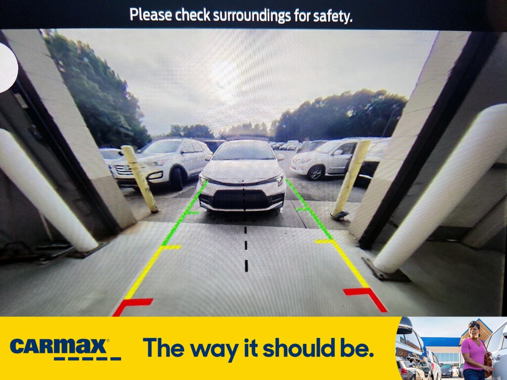 Vehicle image 19 of 29