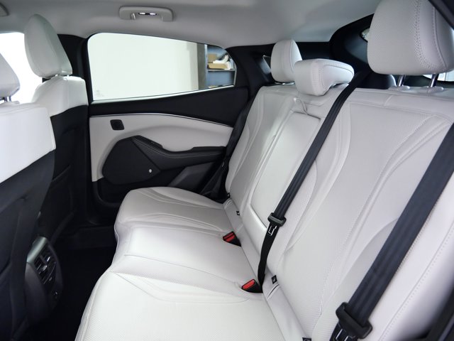 Vehicle image 15 of 28